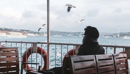 辽宁山东U21男篮冲突！山东混血脚踢倒地辽宁球员