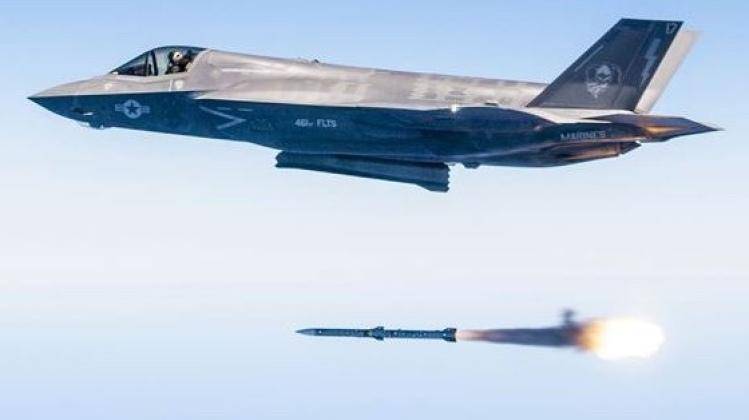 终于追上霹雳15了！美军300亿美元研发AIM260，碰上霹雳17咋办？