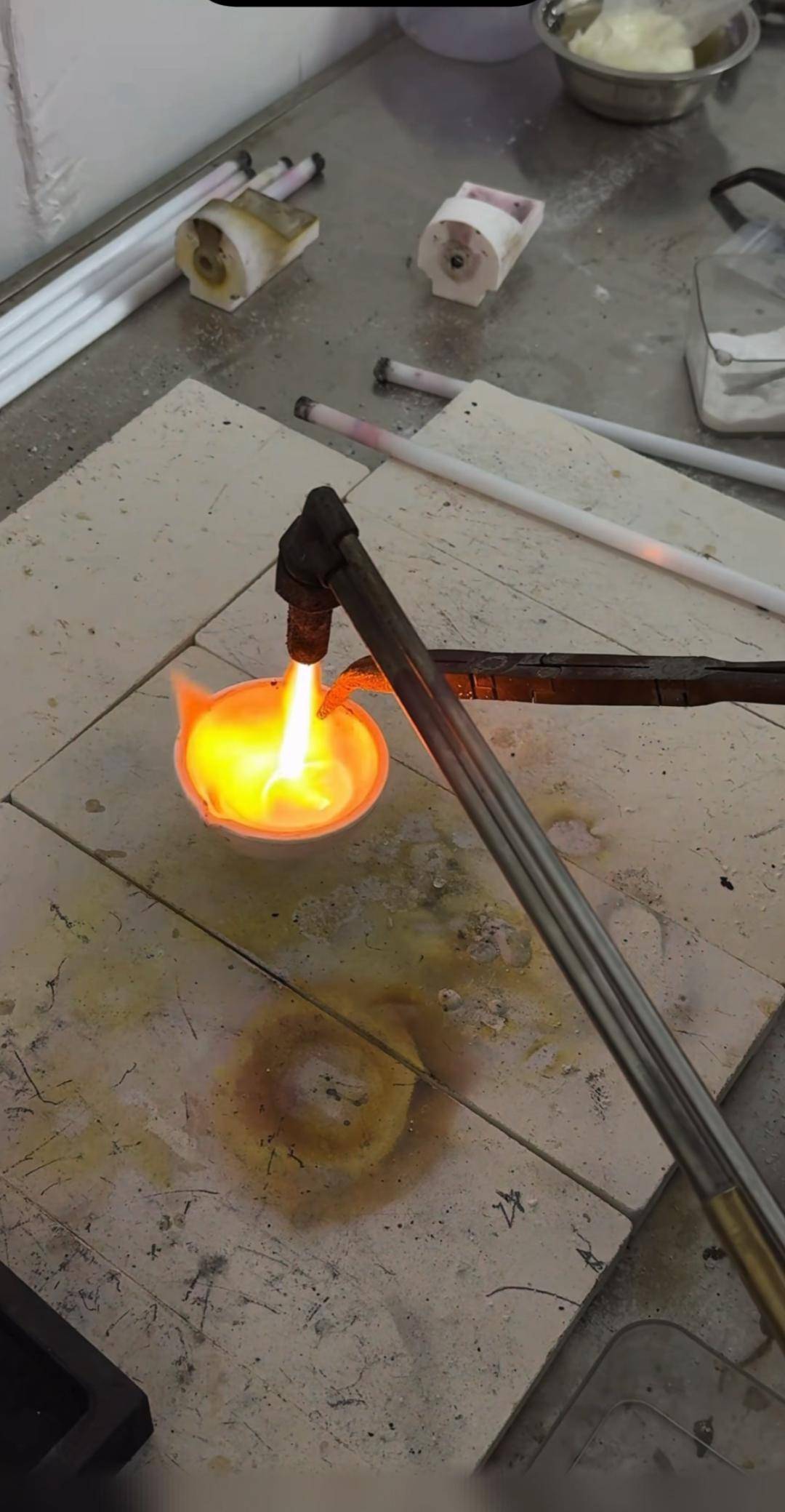 央媒曝光假黄金以假乱真，连火烧、光谱仪都测不出来