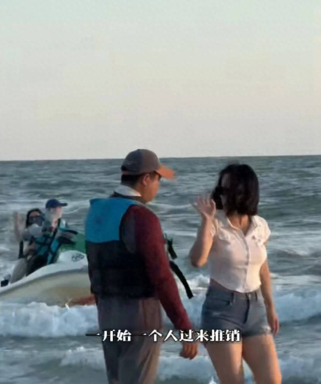 女游客称在广西北海银滩因拒绝快艇推销，遭两名男子围堵滋扰