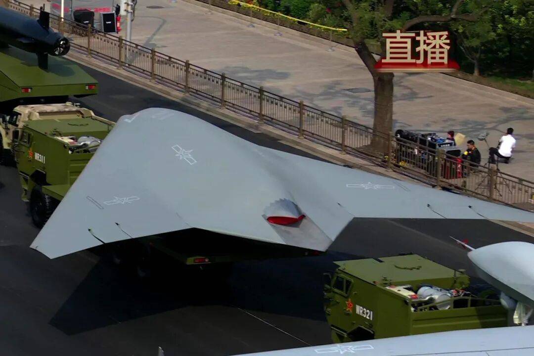 歼-20、F-22“黯然失色”？苏-57S打开弹舱惊现4枚X-69M，歼-20为何带不了空面导弹？