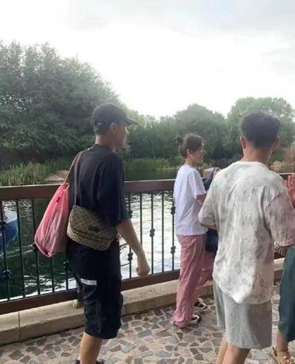 她好像真的未婚先孕了？全网都在猜孩子生父是谁